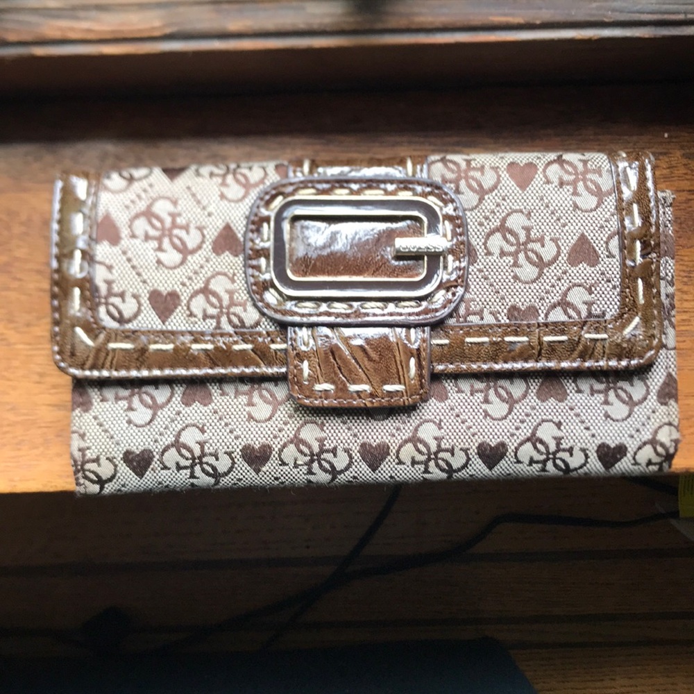 Guess wallet hearts